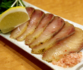 カンパチ燻製のお刺身